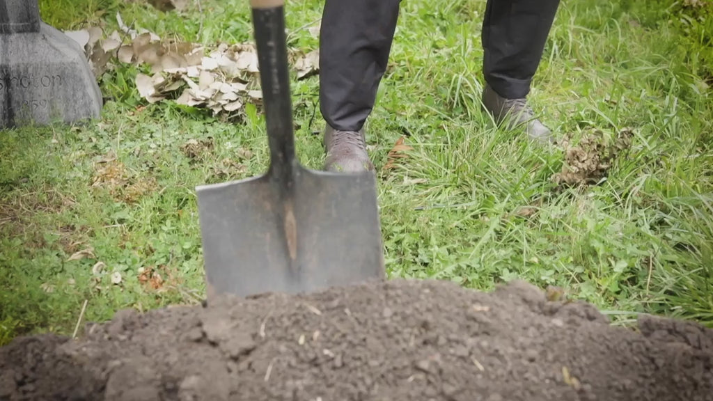 6 Ft. Grave Robber Animated Prop